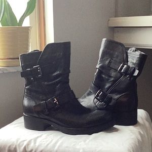 Black leather Earth boots